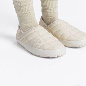 SKIMS North Face traction Mule V Bone 37 6 NEW slide slipper